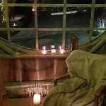 Le Des Flaneurs Bed & Breakfast